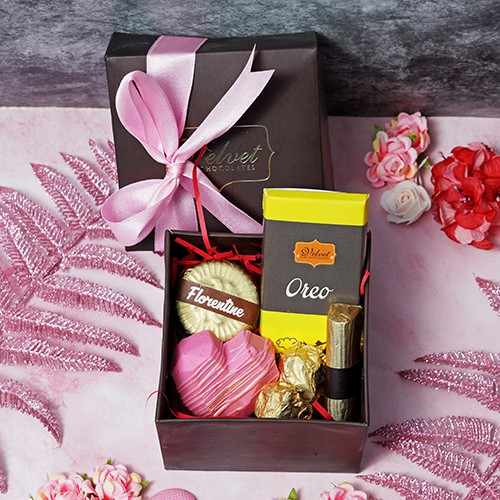Delightful Moms Day Sweet Choco Treat Hamper to Delhi, Delhi, Send Flowers  and Gifts to Delhi Same Day