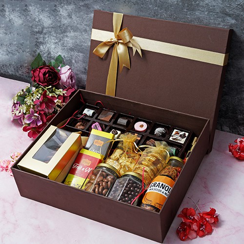 Buy Valentine's Gift Hamper Online | Brownsalt Bakery