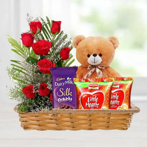 Online Gift Hamper of Love Gifts N Red Roses
