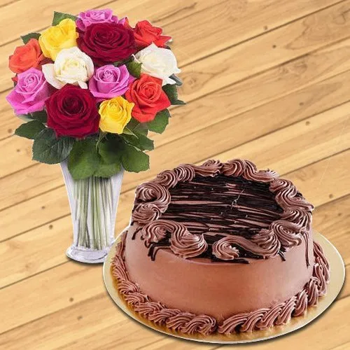 Deliver Mixed Roses in Glass Vase with Chocolate Cake Online