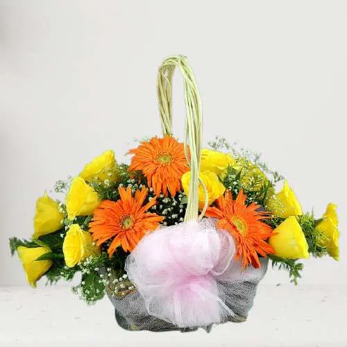 Beautiful Choice of Roses n Gerberas Basket
