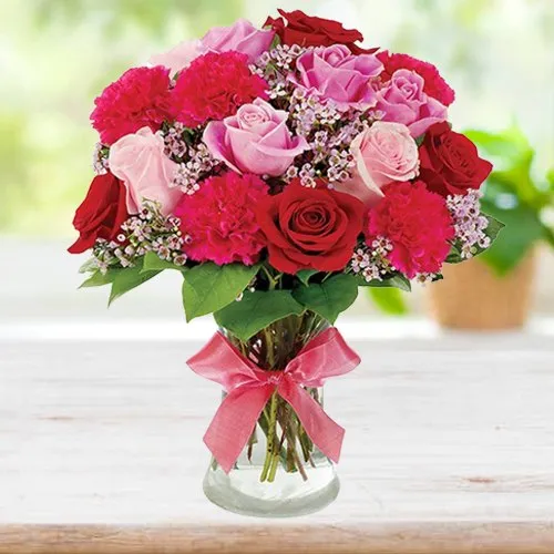 Online Deliver Mixed Flowers in a Glass Vase Online Deliver Mixed Flowers in a Glass Vase