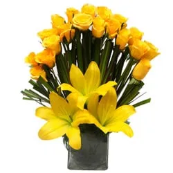 Send Online Arrangement of Lilies N Roses