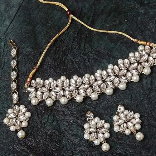 Dazzling Kundan Jewellery Set