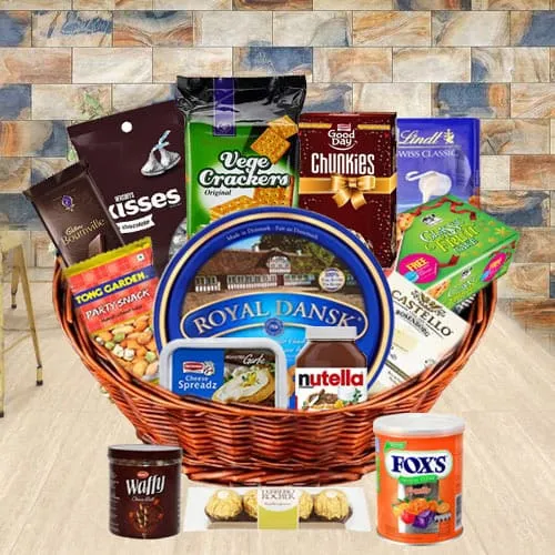 Buy remarkable healthy snacks assortment gift basket in Delhi, Free  Shipping - DelhiOnlineFlorists