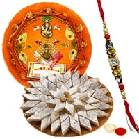 Arresting Gift of Appetizing Kaju Katli <font color=#FF0000>Haldiram</font>s Sweet and Wonderful Pooja Thali Arresting Gift of Appetizing Kaju Katli <font color=#FF0000>Haldiram</font>s Sweet and Wonderful Pooja Thali